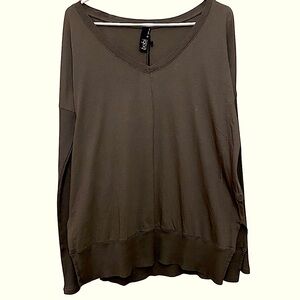 NWT Bobi Los Angeles Army Green v neck boyfriend  T-shirts 100% Cotton  Size L